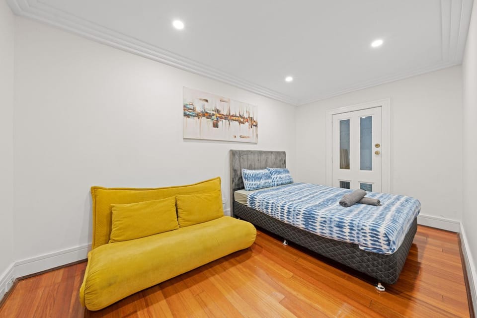 3BR House with Parking near ICC & Darling Harbour & CBD House in Sydney