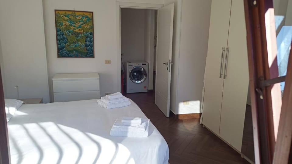 Bedroom, wardrobe, air conditioner