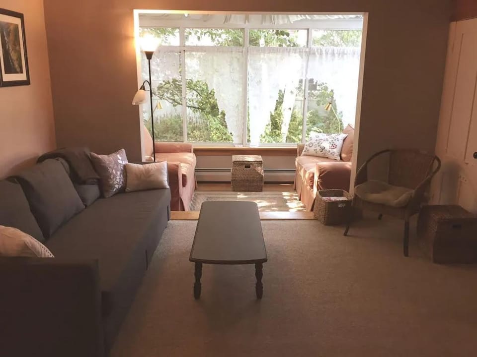 Charming Okemo Village House with Hot Tub and Short Walk to Town Apartment in Ludlow