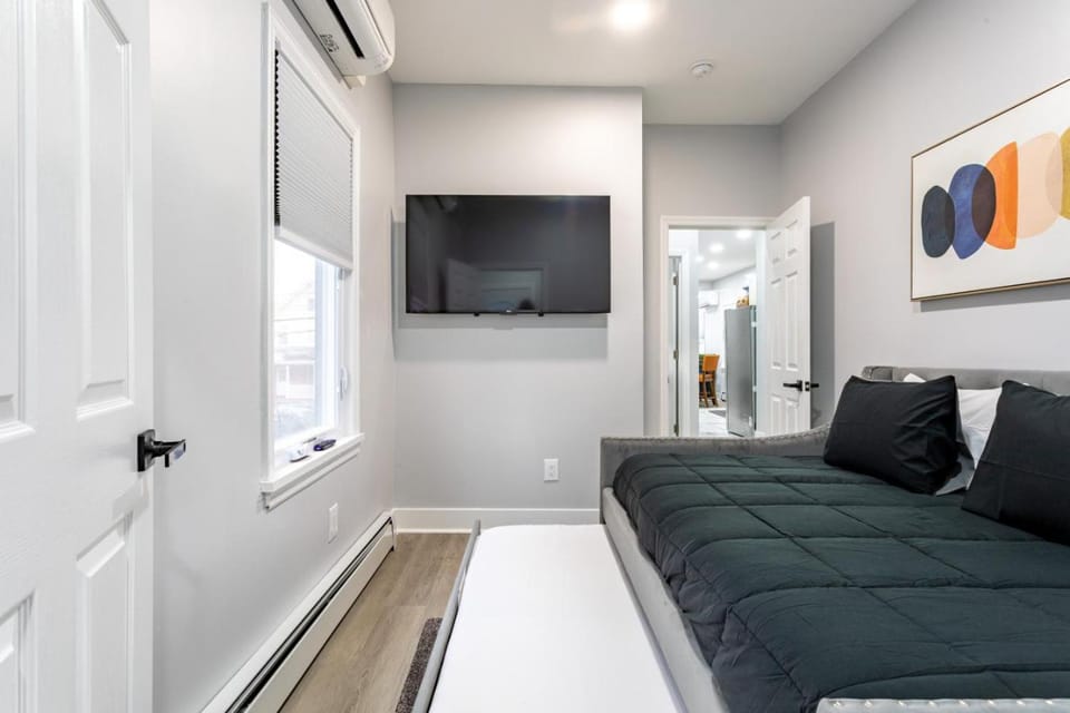Modern Escape 3BR Apt with Parking Apartment in New Rochelle