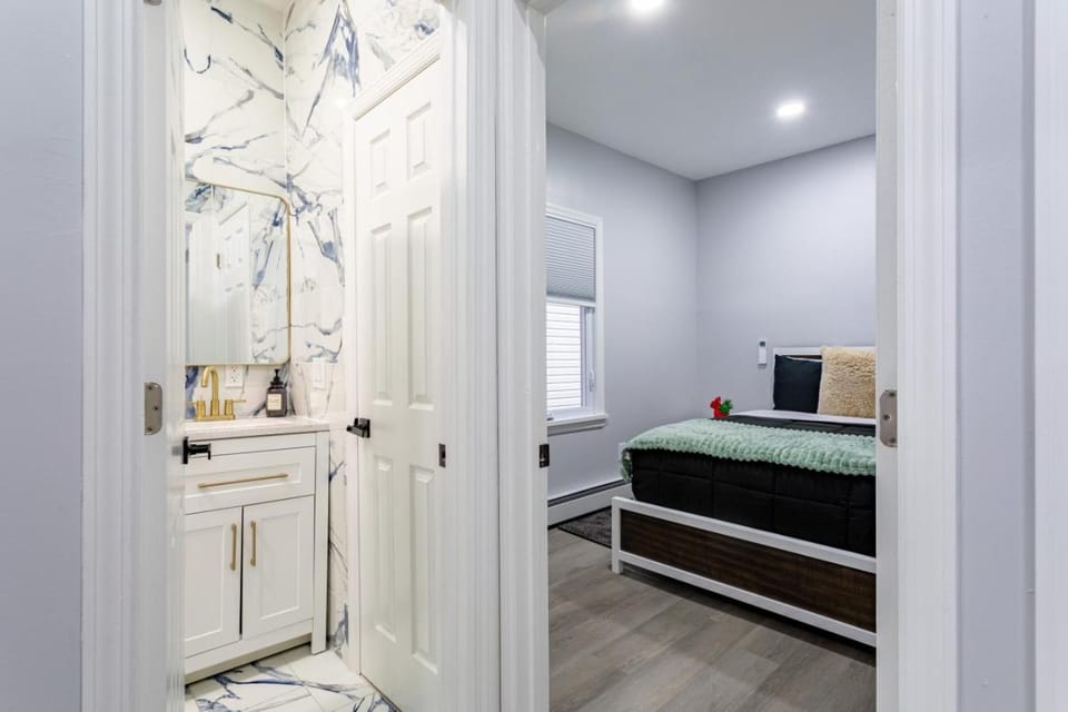 Modern Escape 3BR Apt with Parking Apartment in New Rochelle