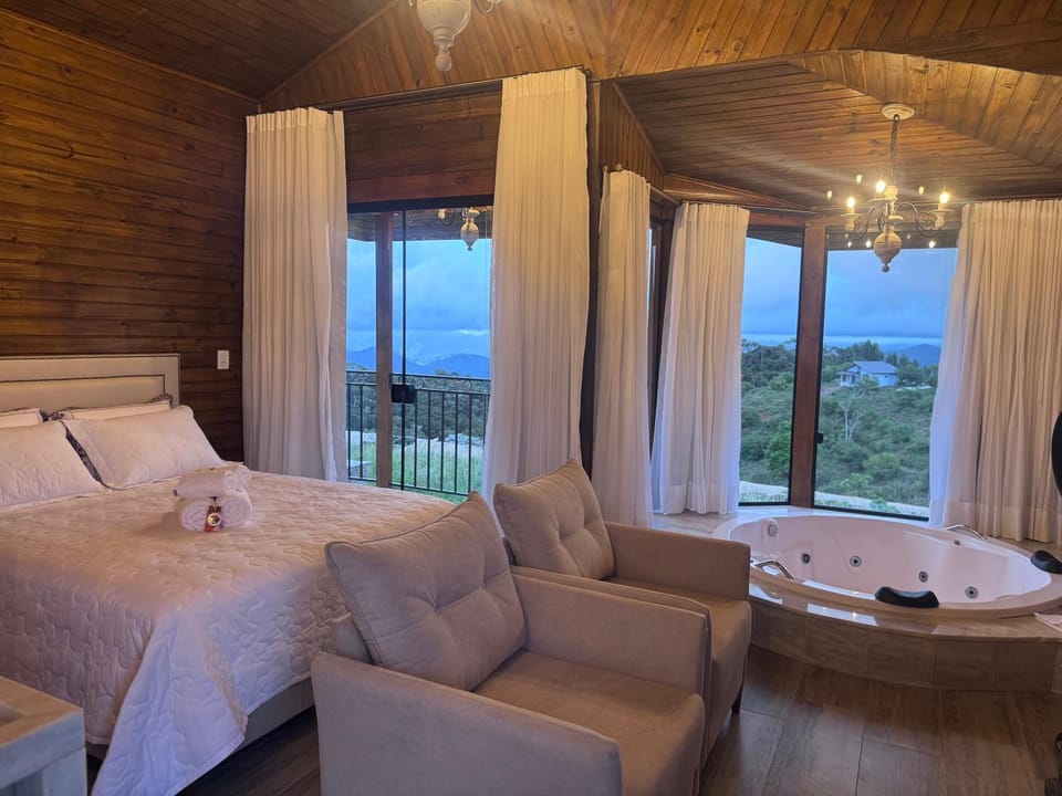 Pousada Alto Colina - Chalé Siriema Chalet in State of Espírito Santo, Brazil