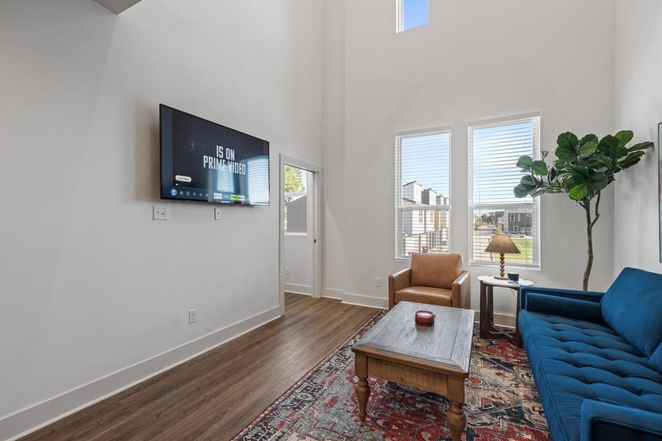 Blues House King Bed Full Kitchen Fast WiFi Apartment in Broussard