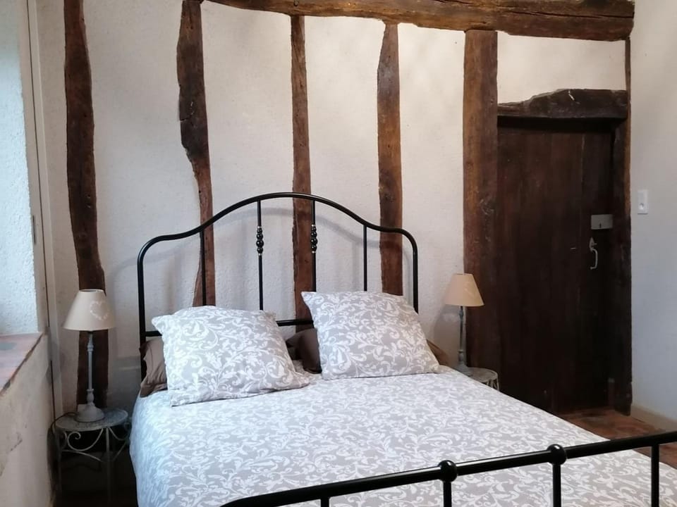 Gîte de charme en forêt: 4/6 pers, nature, détente, parking, animaux acceptés - FR-1-590-529 House in Centre-Val de Loire