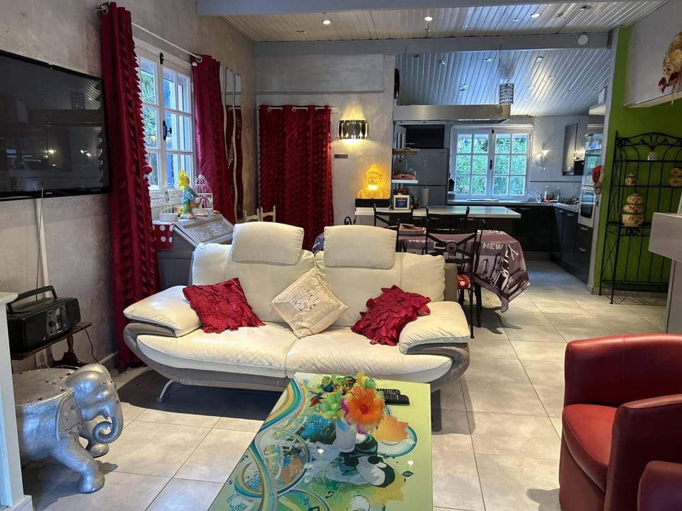 Villa 5 pièces avec piscine privée près de la plage au Lavandou - FR-1-251-852 House in Le Lavandou