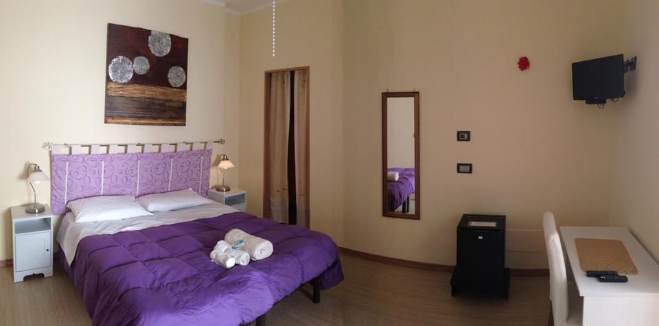 Bed, Day, Winter, Summer, View (from property/room), Other, Decorative detail, Autumn, Landmark view, Mountain view, Street view, Seasons, Time of day