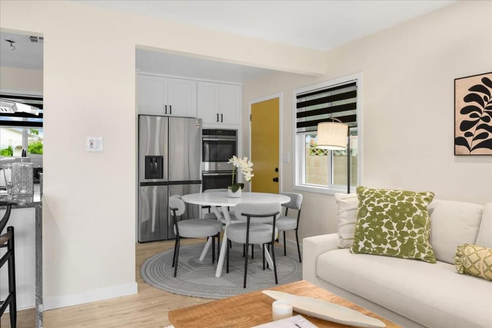 Luxurious Newly Remodeled 4 Bedroom Home with Large Backyard near Disneyland House in Stanton