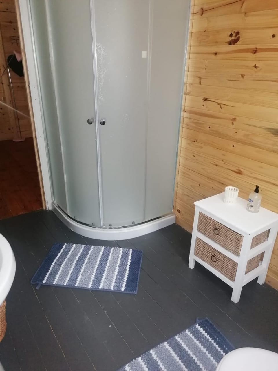 Break-a-way Log House Apartment in Gauteng