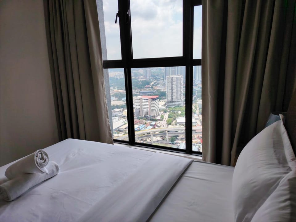 Bed, Photo of the whole room, Bedroom, City view