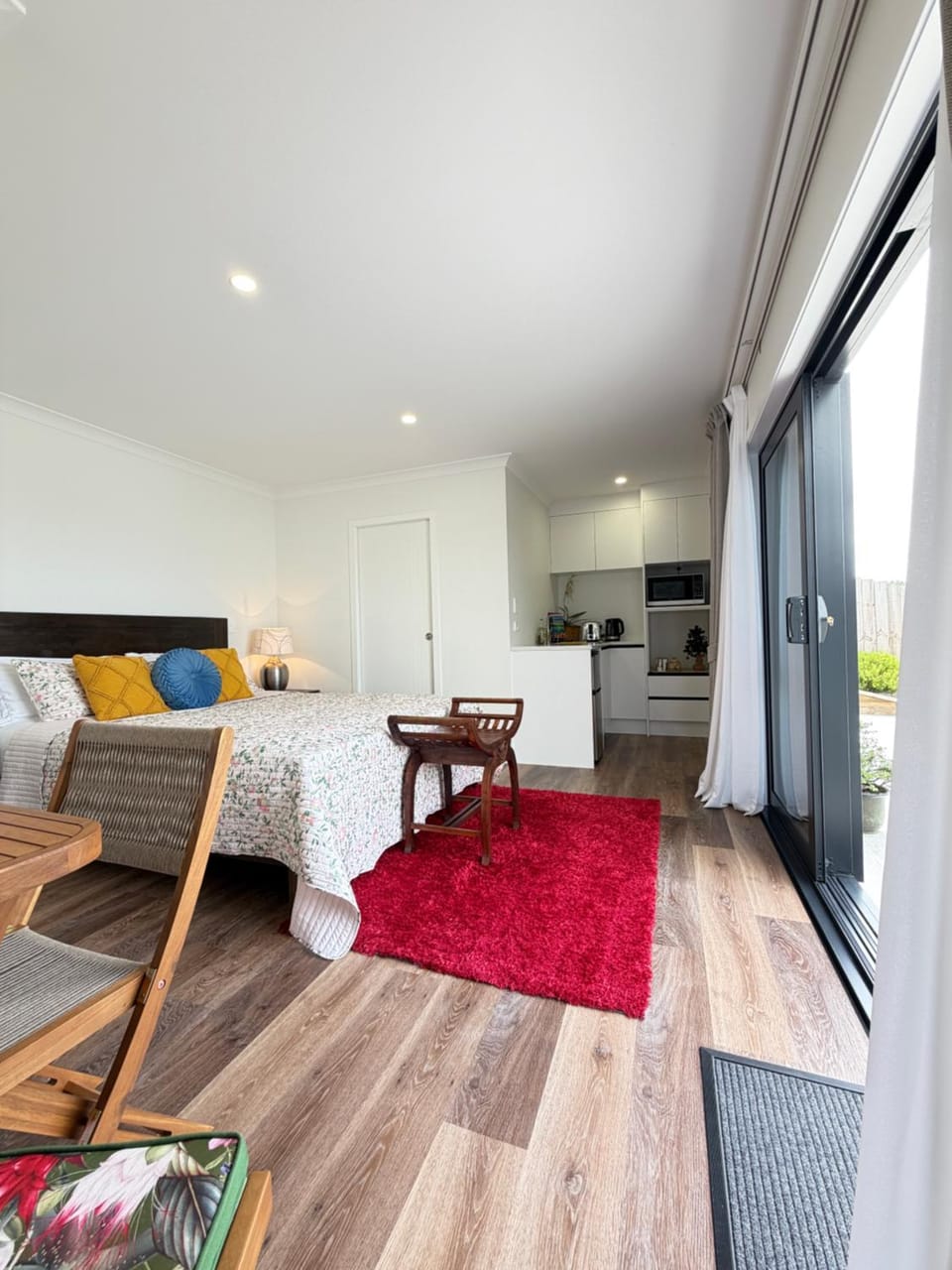 Cozy sleepout Bed and Breakfast in Hamilton