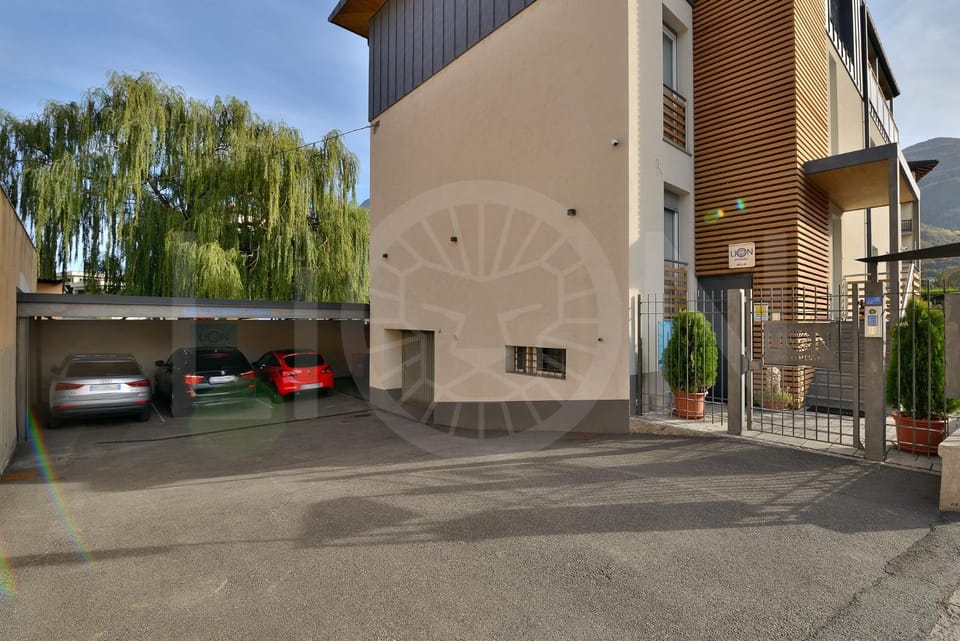 Property building, Day, Neighbourhood, Street view, Location, Parking