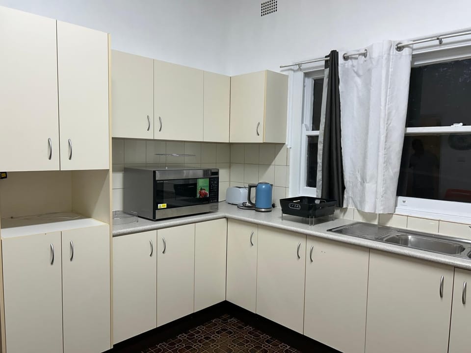 Luxury House 3 Bedrooms Apartment in Castle Hill