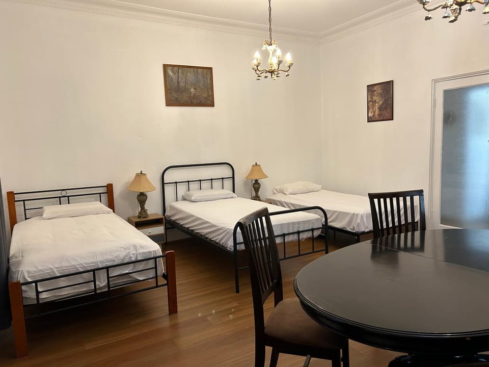 Luxury House 3 Bedrooms Apartment in Castle Hill