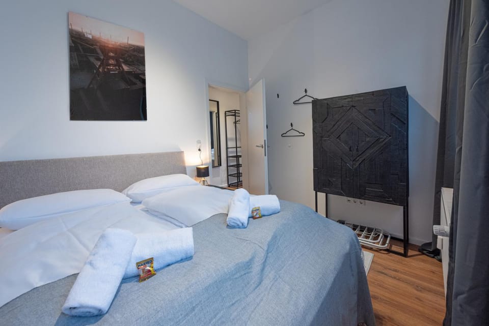 Bed, View (from property/room), Photo of the whole room, Bedroom, flat iron, furniture, heating, heating, towels, wardrobe