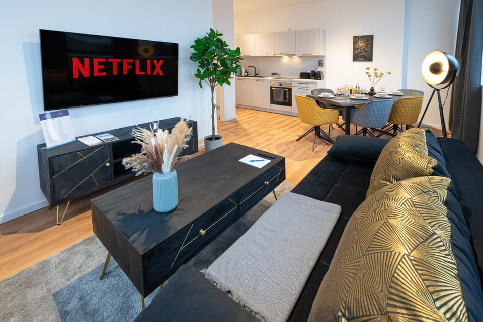 TV and multimedia, Coffee/tea facilities, Kitchen or kitchenette, Living room, Seating area, Dining area, Evening entertainment, Food, furniture, heating, heating, internet, internet, microwave, oven, stove, toaster, kitchen