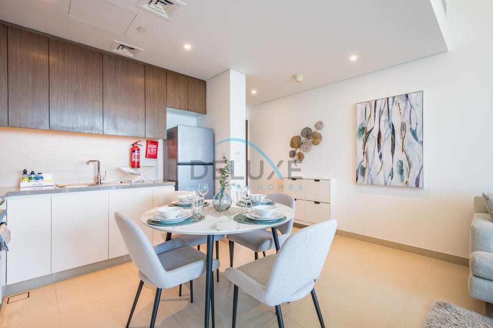 Kitchen or kitchenette, Dining area, oven, stove
