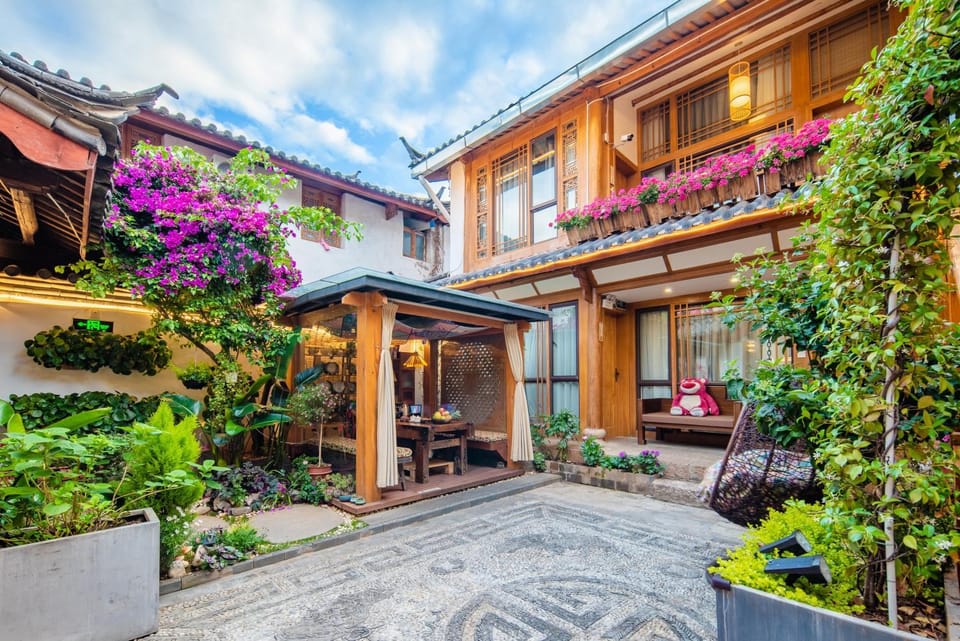 Property building, Patio, Spring, Day, Garden, View (from property/room), Balcony/Terrace, Garden view