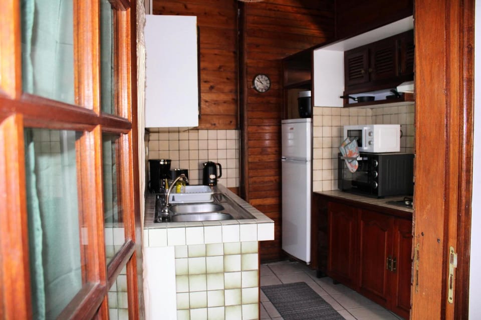 Kitchen or kitchenette, oven, stove