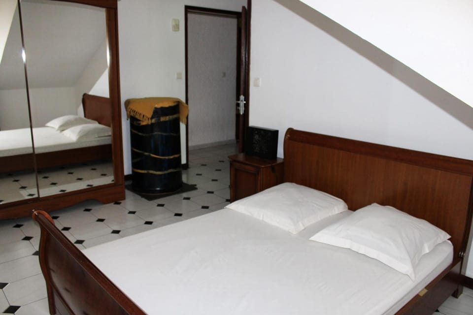 Bed, Bathroom, Bedroom, wardrobe