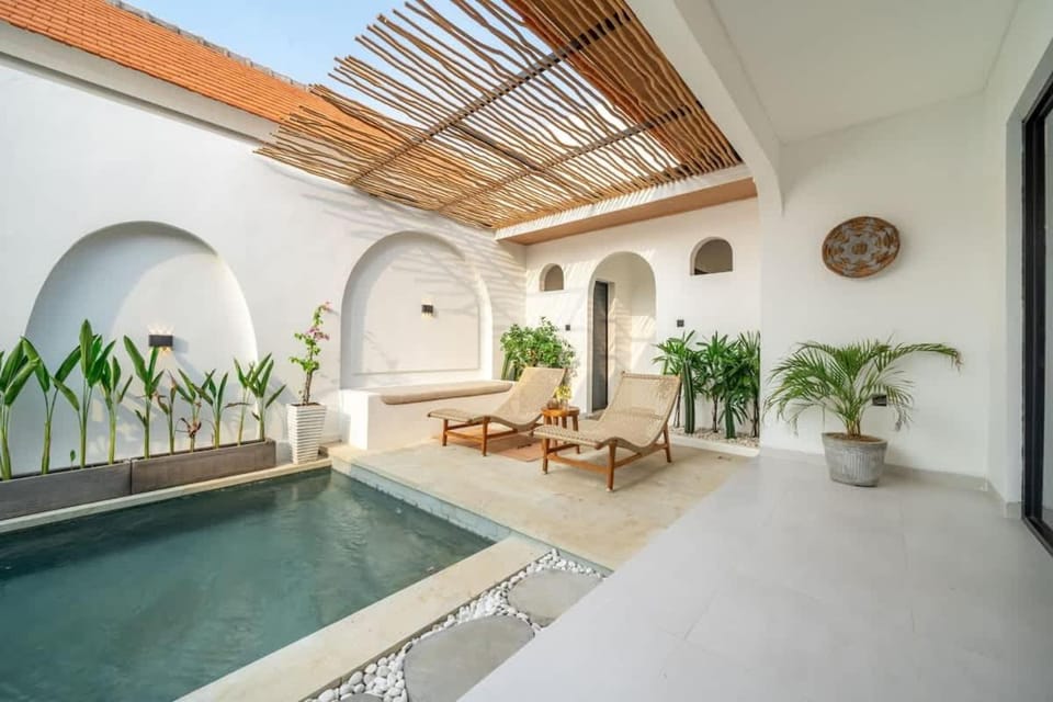 Patio, Pool view, Swimming pool, Swimming pool, sunbed