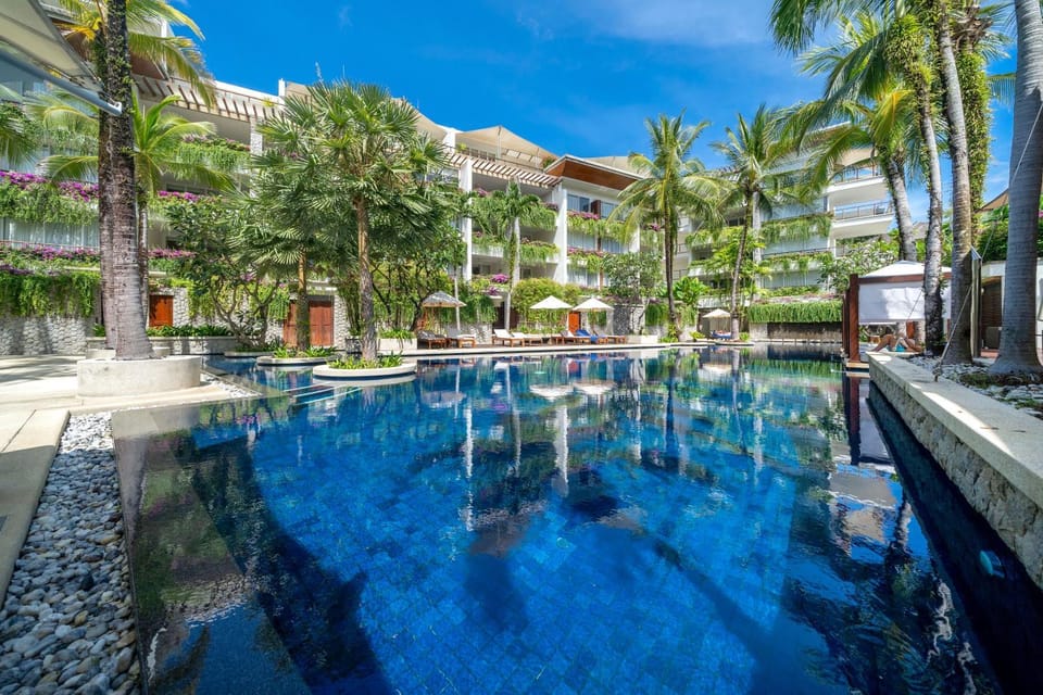 Property building, Day, Garden, Swimming pool, sunbed