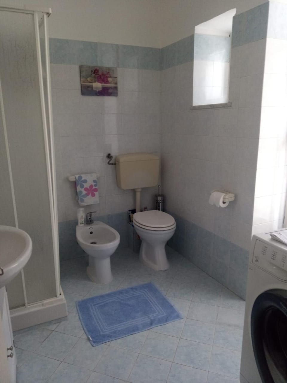 Shower, Toilet, Bathroom, bidet, towels