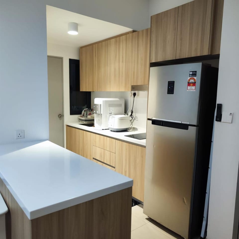 Kitchen or kitchenette, minibar