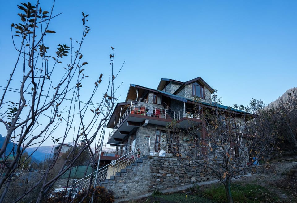 Property building, Facade/entrance, Day, Natural landscape, Bird's eye view, Garden, View (from property/room), Landmark view, Mountain view, Parking