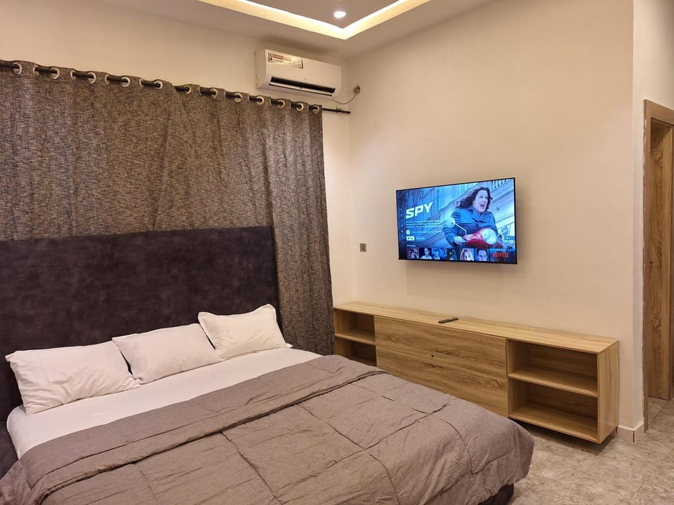 Bed, TV and multimedia, Bedroom, air conditioner