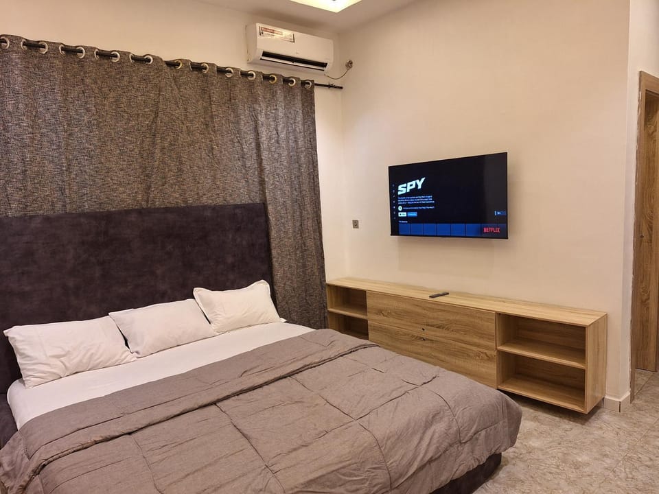 TV and multimedia, Photo of the whole room, air conditioner