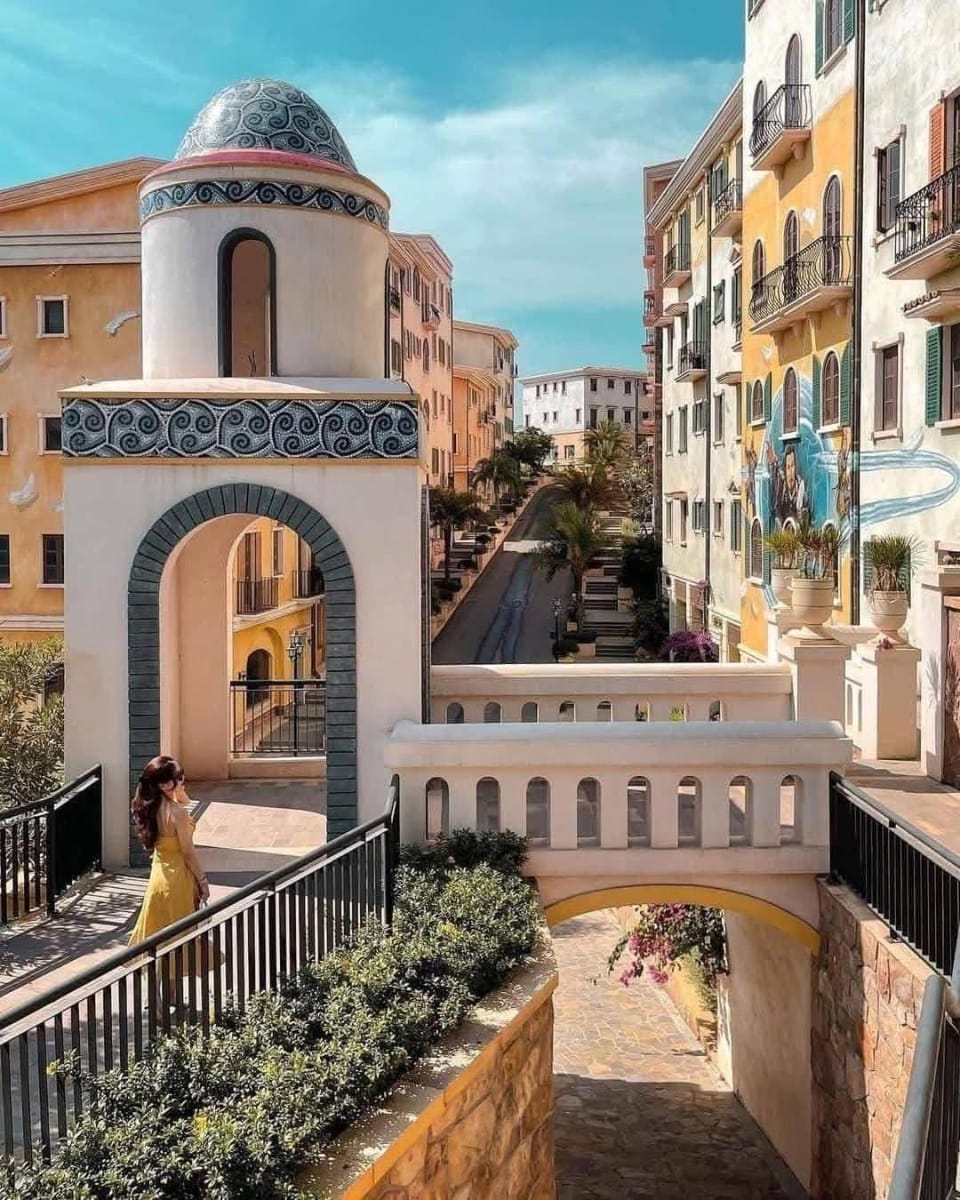 Property building, Neighbourhood, Landmark view