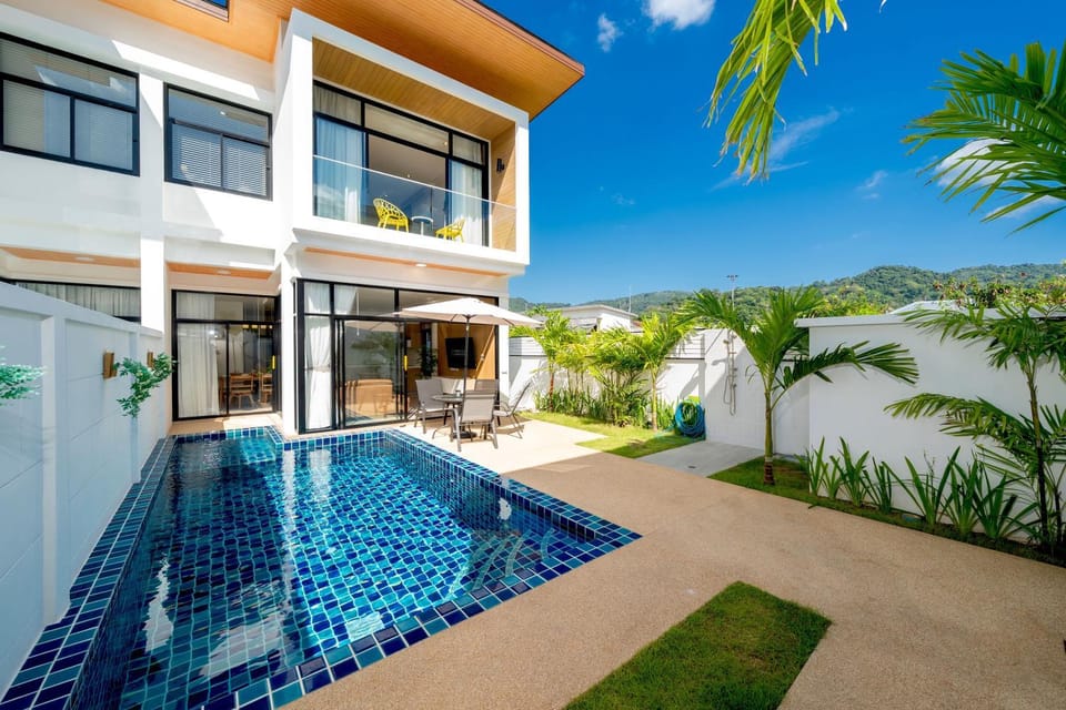 Property building, Patio, Day, Swimming pool
