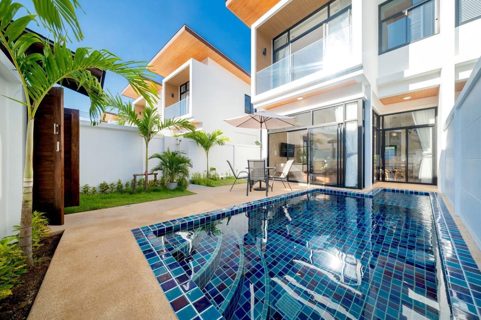 Property building, Patio, Day, Swimming pool