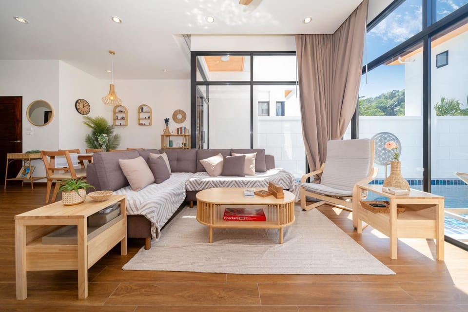 Living room, Seating area, Dining area
