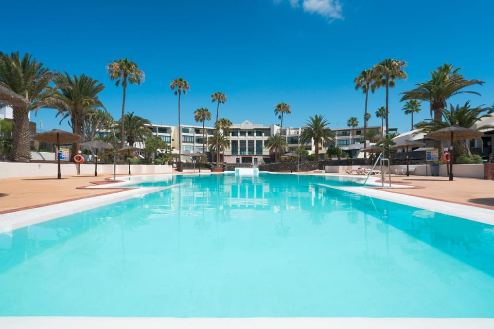 Property building, Pool view, Swimming pool, sunbed