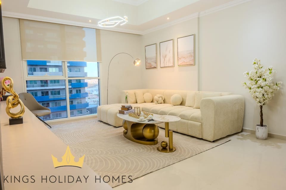 Luxury 2 Apartments Dunya tower Burj Khalifa St Bed and Breakfast in Dubai