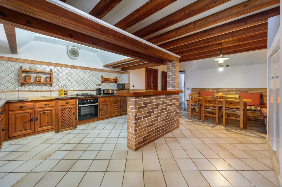 Kitchen or kitchenette, oven, stove