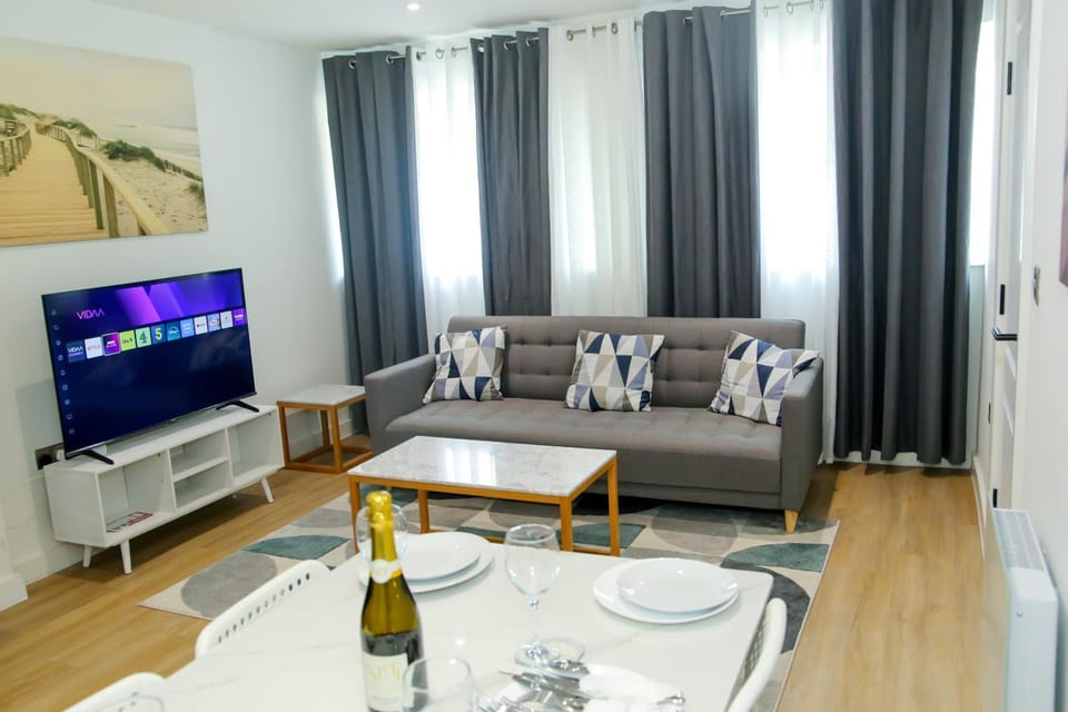 Communal lounge/ TV room, TV and multimedia, Living room