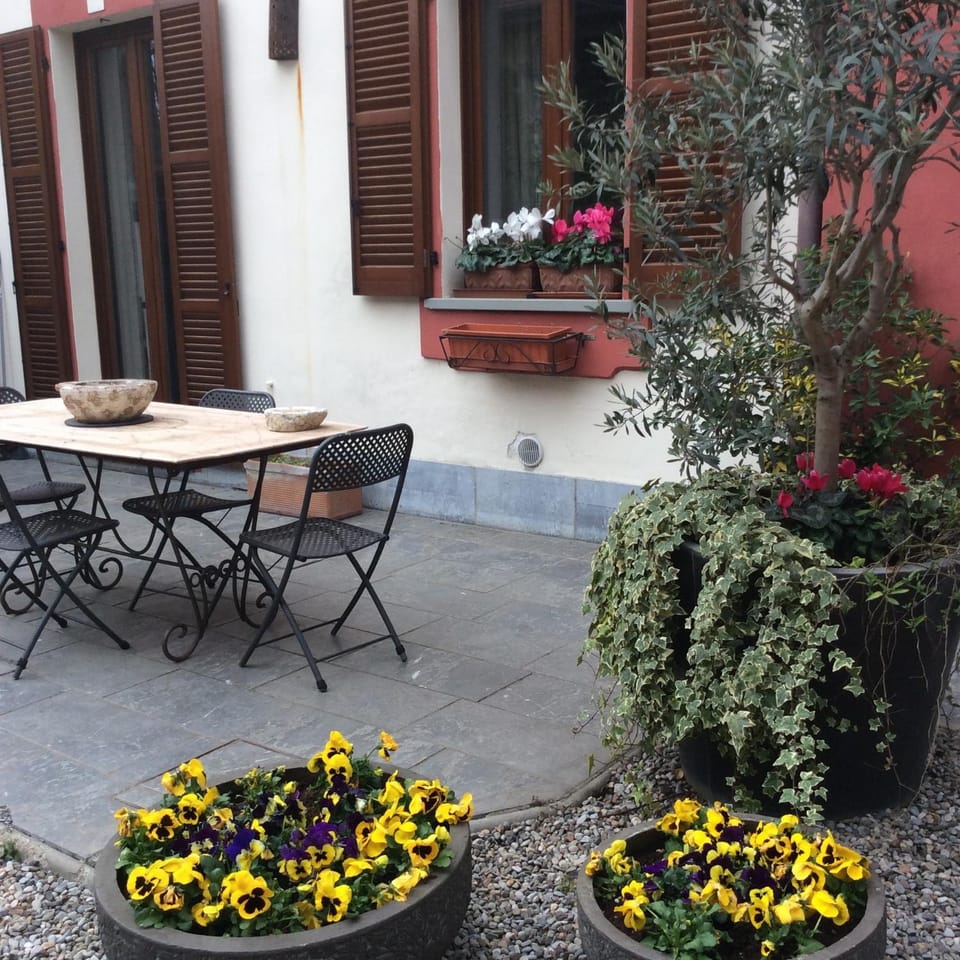 Patio, Facade/entrance