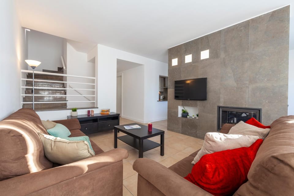 Communal lounge/ TV room, TV and multimedia, Living room