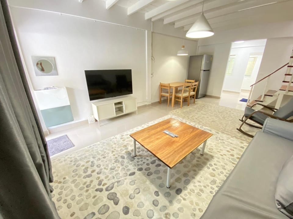 Cozy townhouse near by Klong Dao beach House in Sala Dan