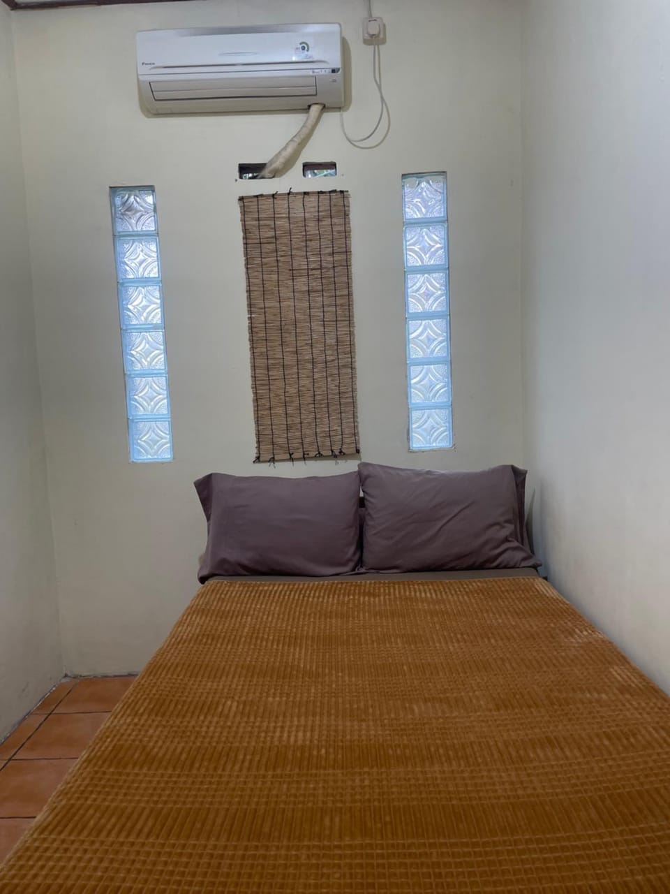 Bed, Photo of the whole room, Bedroom, air conditioner