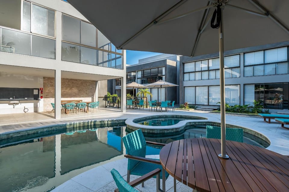 Property building, Patio, Day, Pool view, Swimming pool, sunbed