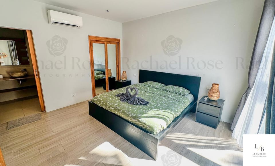 Bed, Photo of the whole room, Bedroom, air conditioner