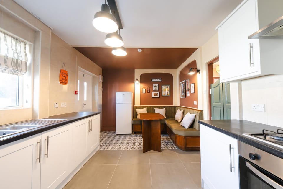 Seating area, kitchen