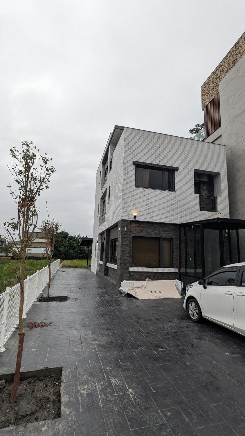 Property building, Day, Street view, Parking