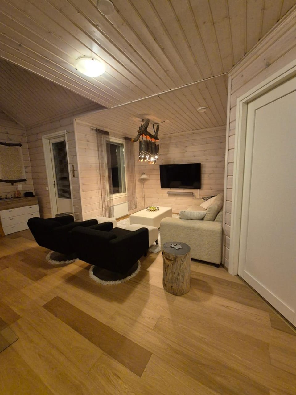 Communal lounge/ TV room