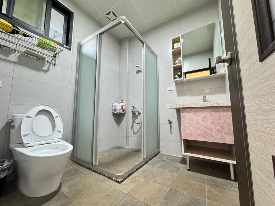 Shower, Toilet, Bathroom