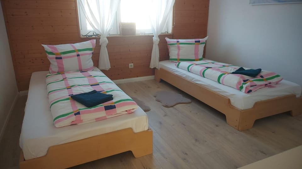 Bedroom, towels
