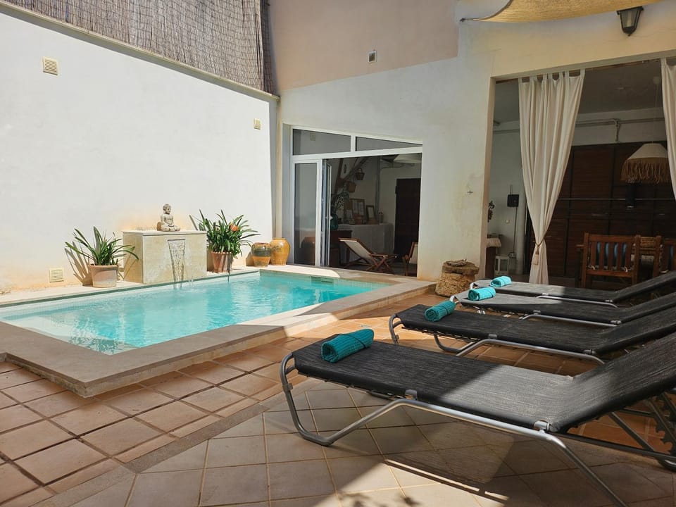 Patio, Off site